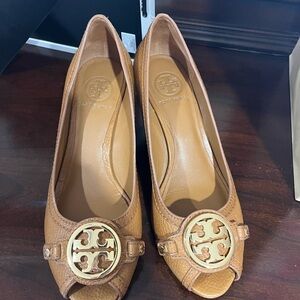 Tory Burch Womens Peep Toe Wedge Heels Size 8.5.